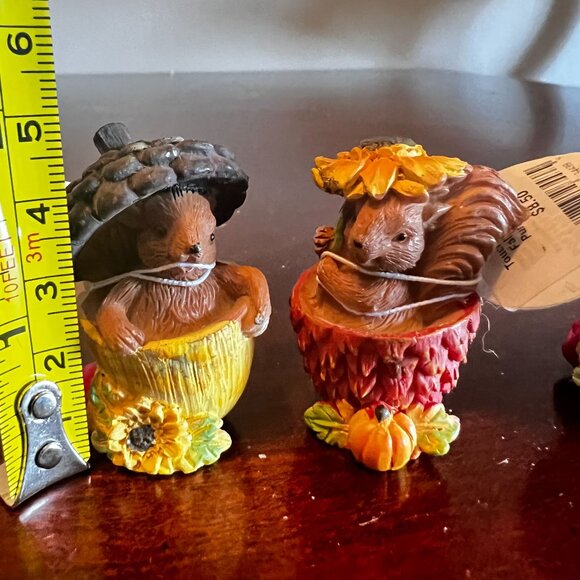 Autumn miniature Squirrel Figurines In Acorn & Pumpkin Design Set Of 4 resin - Picture 8 of 9